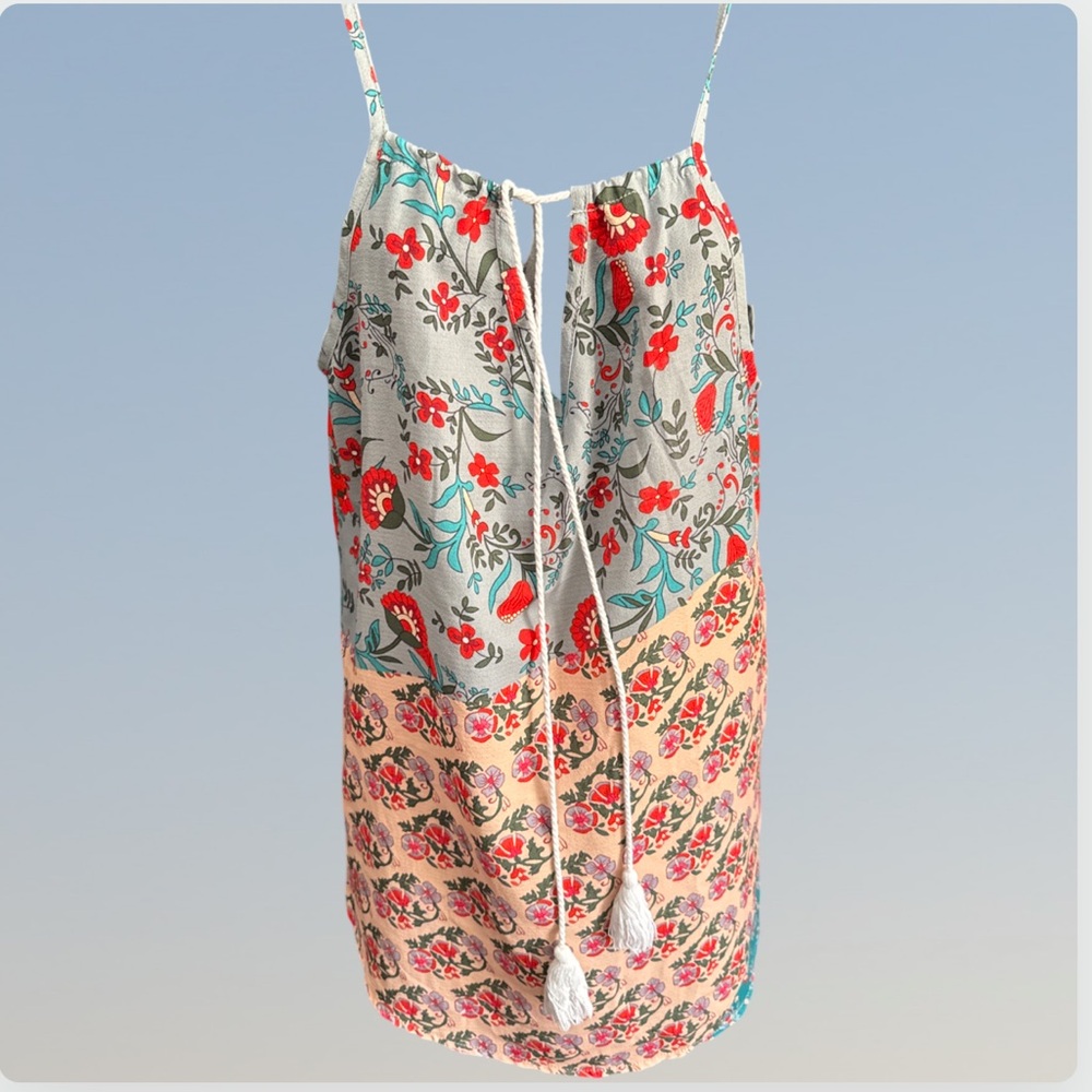 🌺 Adorable Sleeveless top with tassel detail NWOT CAME IN PACKAGE